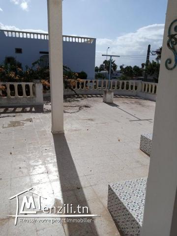 A vendre maison à Maaroura à 2 minutes à pied de la plage