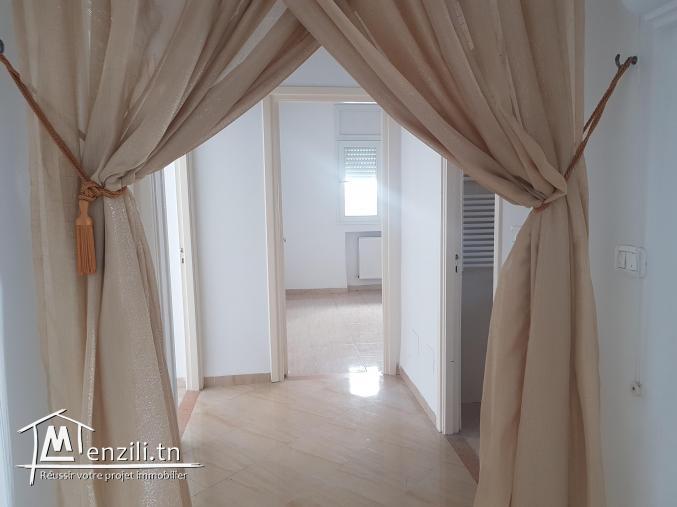 Étage de villa (S+4) à louer à l'Aouina