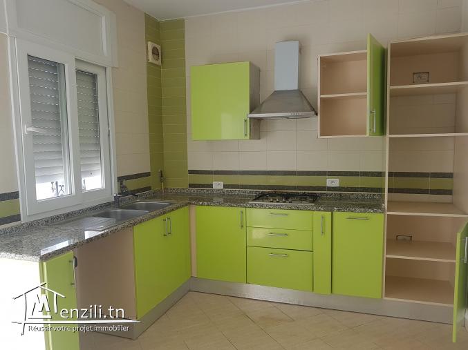 Étage de villa (S+4) à louer à l'Aouina