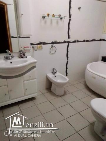 Villa à vendre à route soukra km 3.5