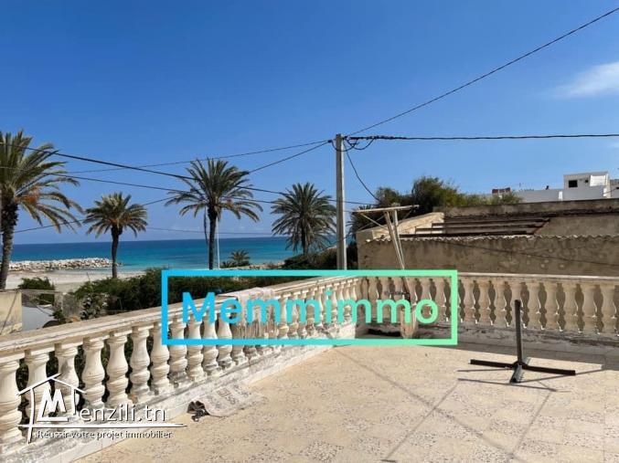 Étage de villa S+3 de 307m² avec garage - Corniche- Mahdia