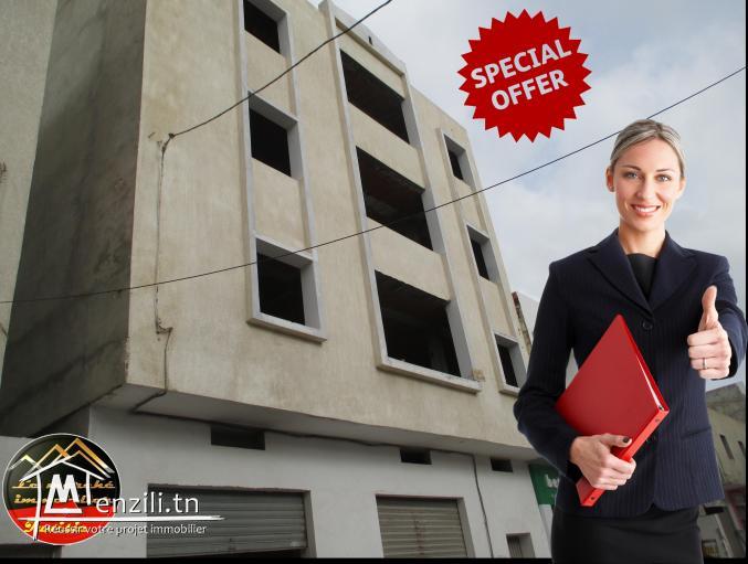 A vendre bâtiment composé de 2 magasins et 3 étages non préparés