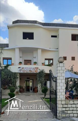 Restaurant équipé + 2 Etages habitable