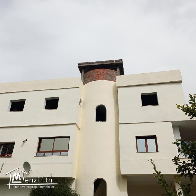 Restaurant équipé + 2 Etages habitable