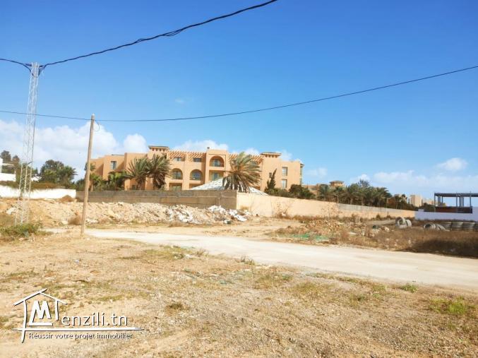 Terrain résidentiel au bord de la plage à hammamet sud