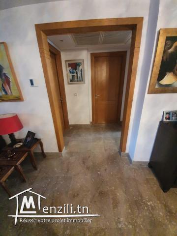 appartement s+4 a vendre aux jardins de Carthage