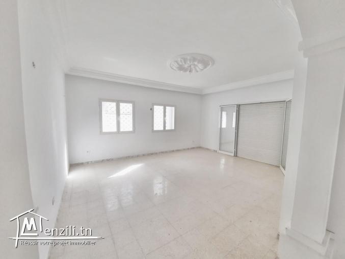 A vendre maison F5 à la Soukra 540m2
