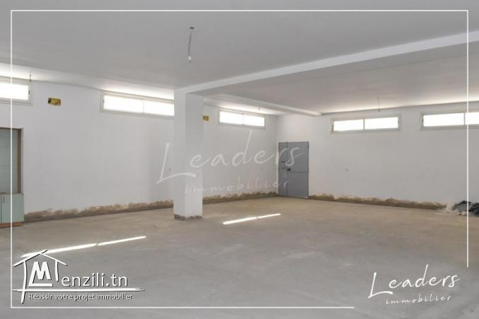 un LOCAL COMMERCIAL situé à BORJ LOUZIR / 27246333