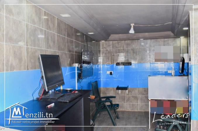 un fonds de commerce situé à Le Kram. / 27246333