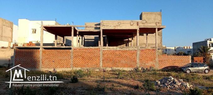 Villa avec étage (inachevée) 414 m2