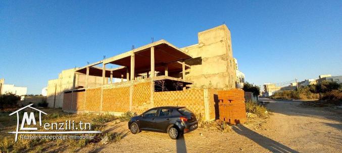 Villa avec étage (inachevée) 414 m2