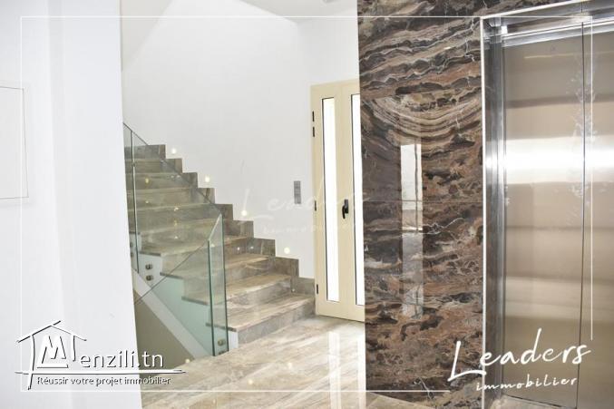 un triplex s+5 haut standing à La Soukra / 27246333