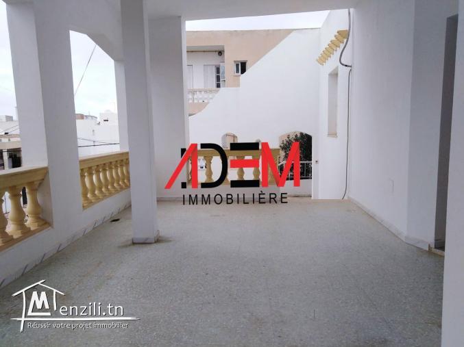 Spacieux étage de villa de 200m² bien situé à Sahlou