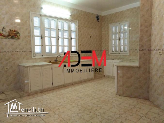 Spacieux étage de villa de 200m² bien situé à Sahlou