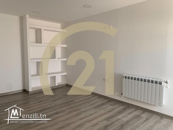 un bureau de 260m² pour la location situé au lac 1