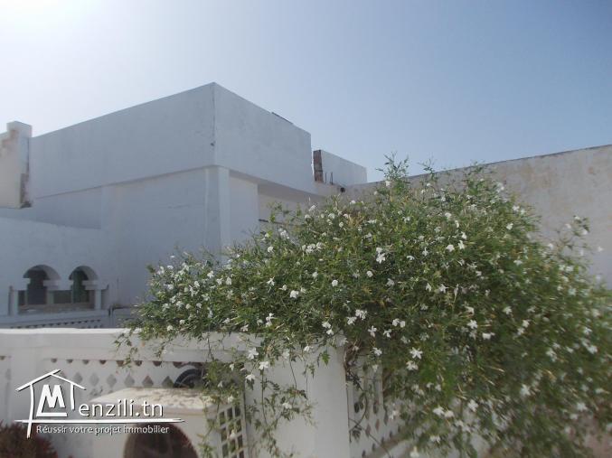 Maison Traditionelle Borj el ras Mahdia pied dans l'eau