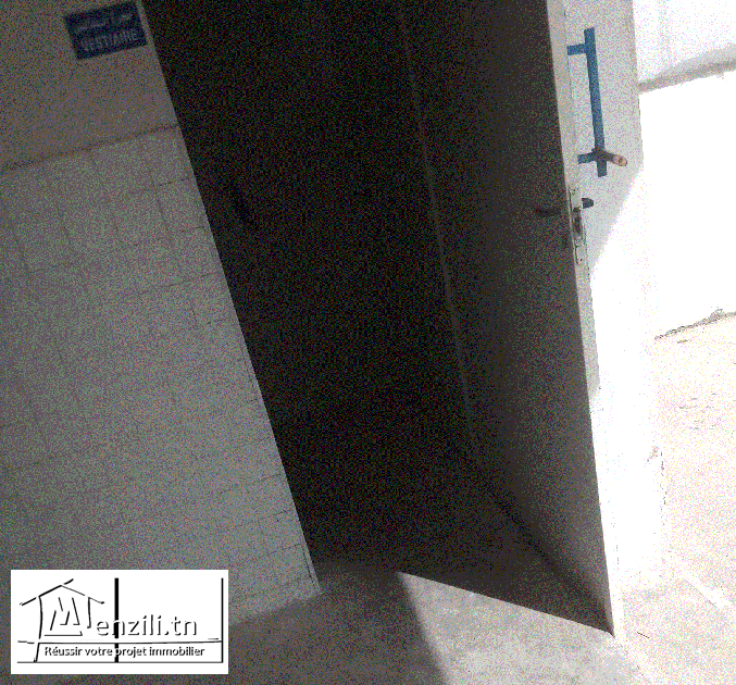 à louer un dépôt commercial à Borj touil