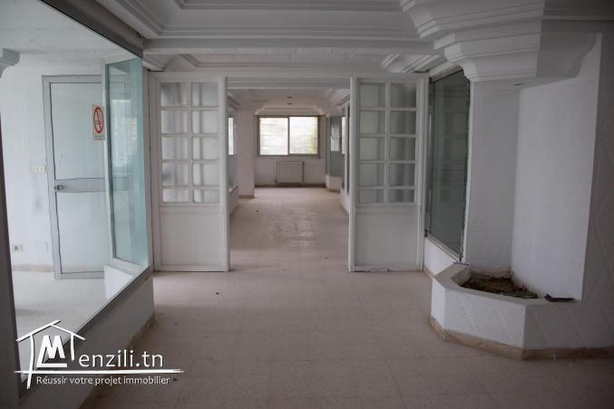 A VENDRE UN LOCAL A VOCATION COMMERCIAL OU ADMINISTRATIVE A L'ARIANA