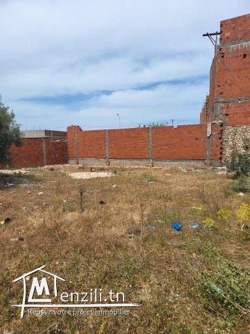 أرض مسيجة من كل الجهات تمسح 380  مربع