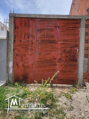 أرض مسيجة من كل الجهات تمسح 380  مربع