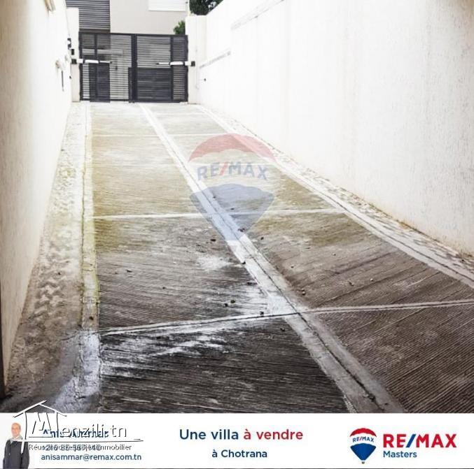 A VENDRE UNE VILLA EN S+6 A CHOTRANA