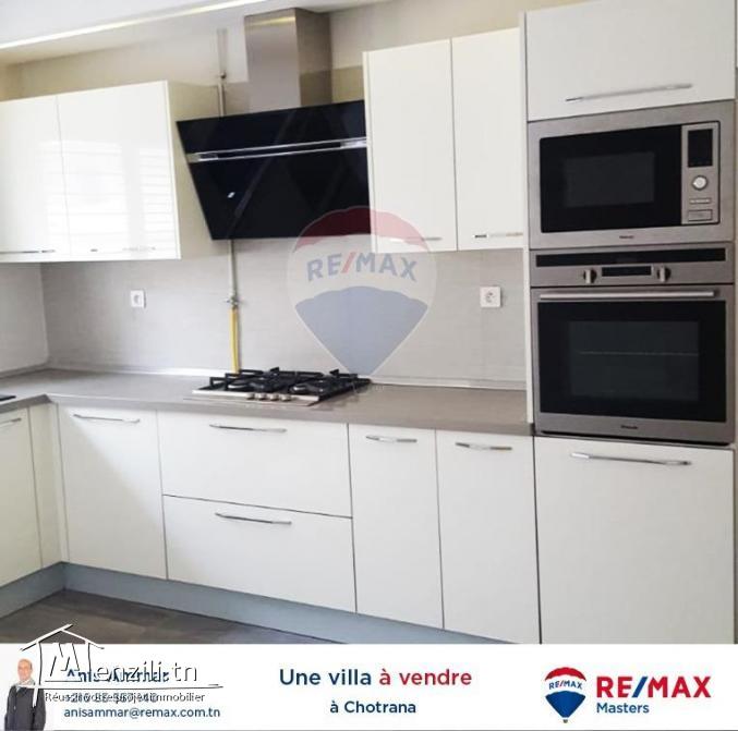 A VENDRE UNE VILLA EN S+6 A CHOTRANA
