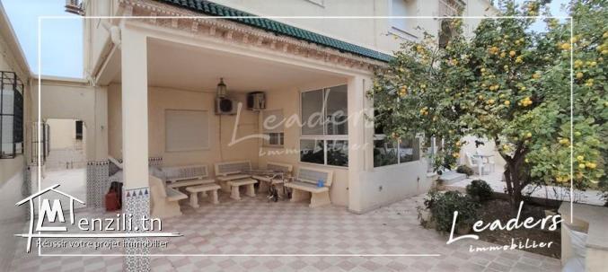 A VENDRE une villa avec deux studio a la marsa 27246322