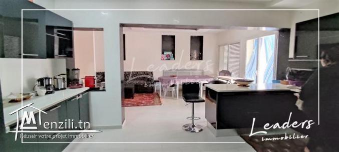 A VENDRE une villa avec deux studio a la marsa 27246322