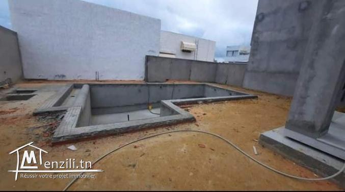 Une villa inachevée S4 avec piscine à Hammamet