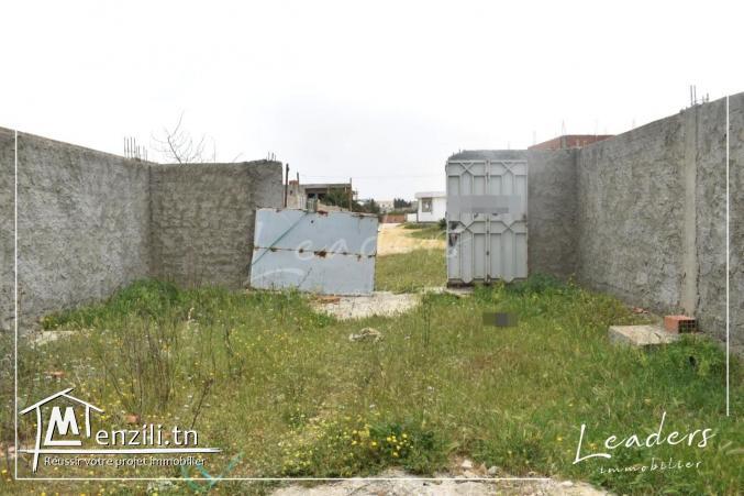 A VENDRE un beau terrain viabilisé et cloturé a la soukra 27246322
