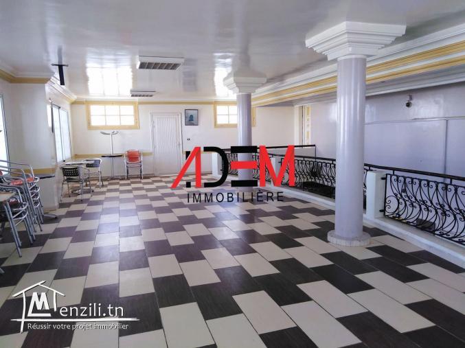 Local de 200m² sur une route principale à cité Riath