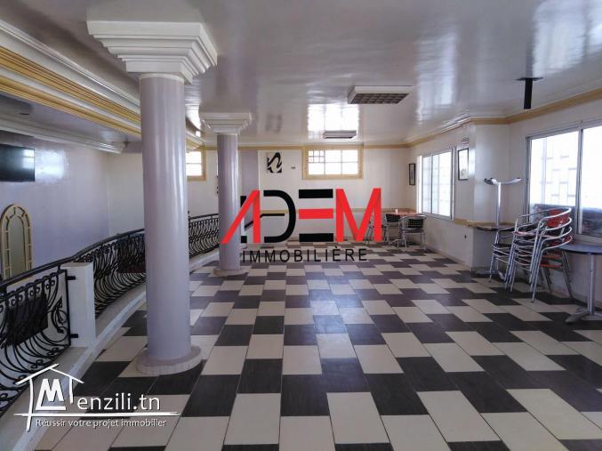 Local de 200m² sur une route principale à cité Riath