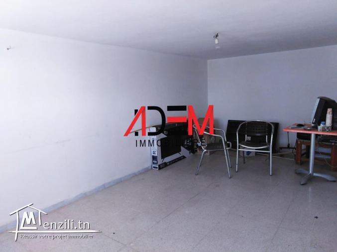 Local de 200m² sur une route principale à cité Riath