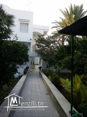 Un lumineux étage de villa à louer à Ariana