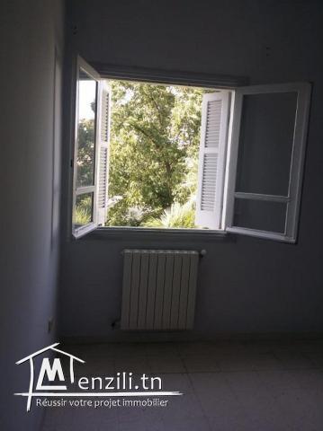 Un lumineux étage de villa à louer à Ariana