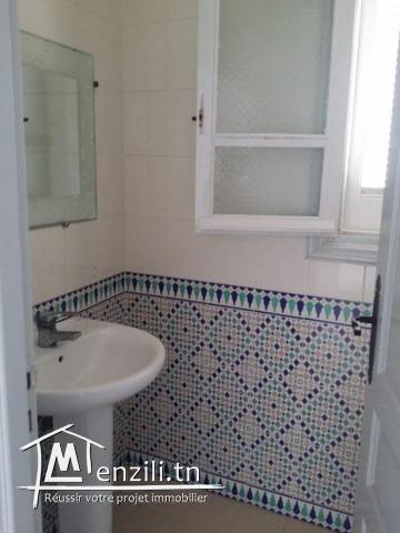 Un lumineux étage de villa à louer à Ariana