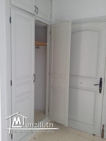 Un lumineux étage de villa à louer à Ariana