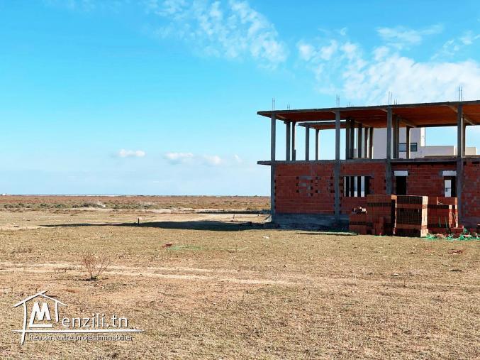 Terrain Habitable à vendre au bord de la plage