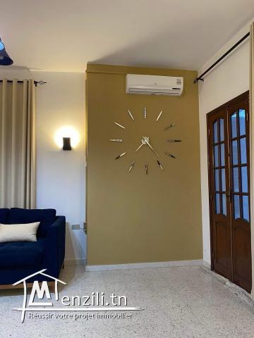 Étage de villa richement meublé