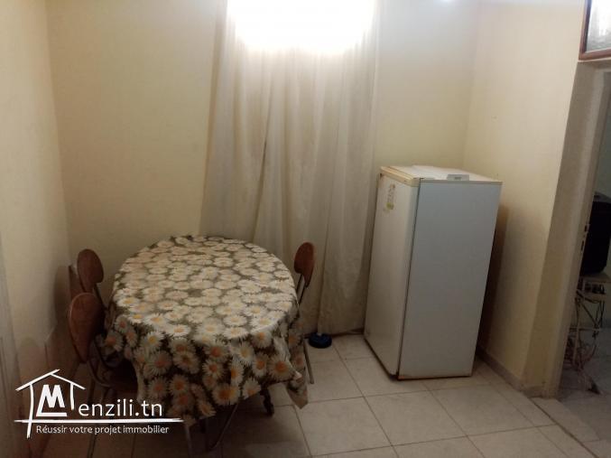 À louer un studio meublé à cité Ibn Khouldoun Mtorrech Gabèscomposée de :