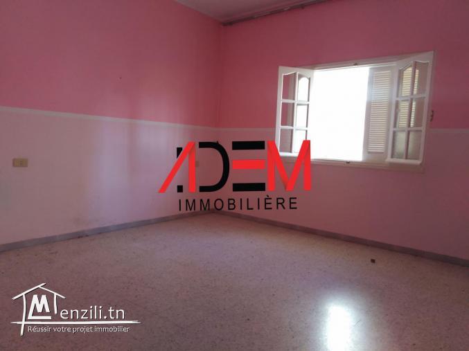 Villa indépendante de 700m² à Khzema ouest à usage bureautique