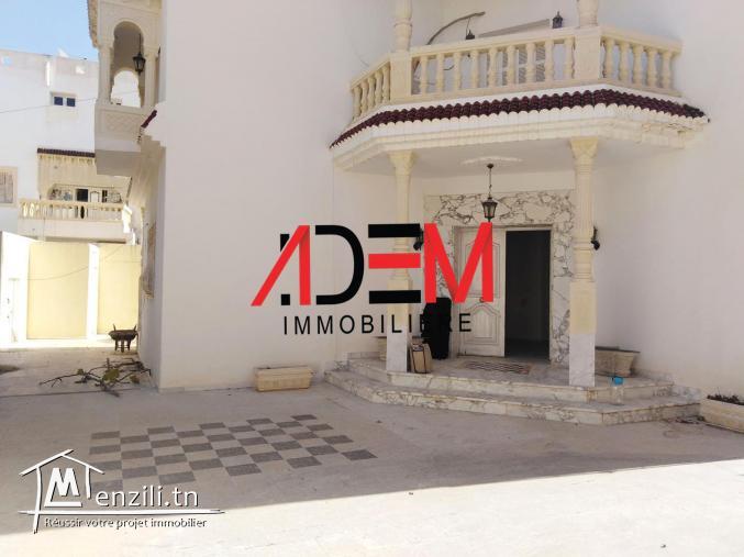 Villa indépendante de 700m² à Khzema ouest à usage bureautique