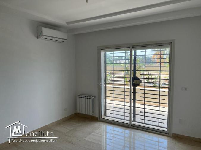 À Louer un appartement au rez-de-chaussée à  La Soukra