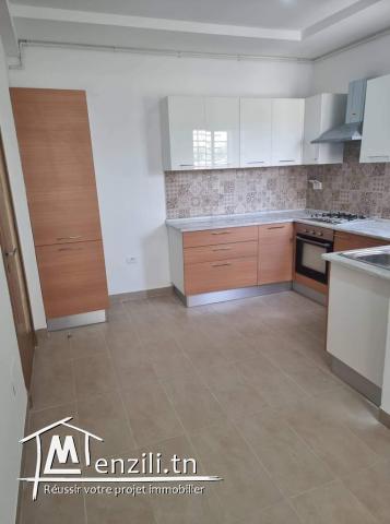 À Louer un appartement au rez-de-chaussée à  La Soukra