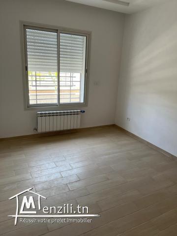 À Louer un appartement au rez-de-chaussée à  La Soukra