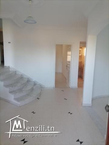 Maison à louer à 7hay rawtha Menzel Bouzelfa