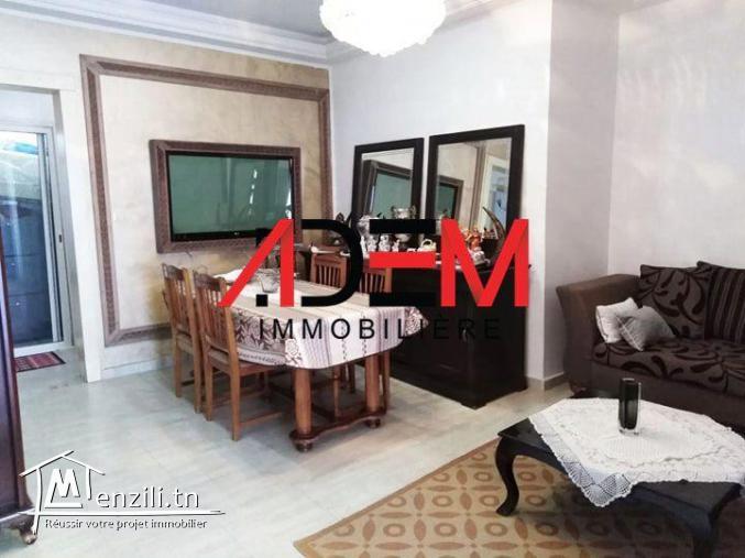 Villa avec deux studios et un local commercial