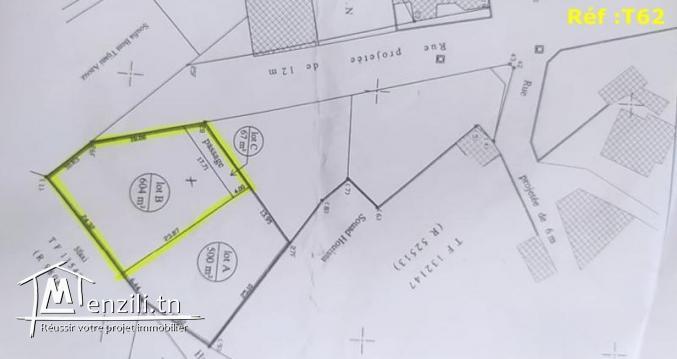 للبيع أرض مسجلة في الكورنيش قريبة من الشارع الرئيسي