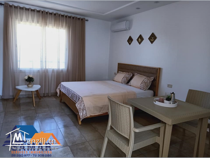 des appartements pied dans l'eau dans un immeuble de luxe