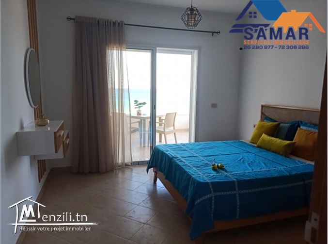 des appartements pied dans l'eau dans un immeuble de luxe